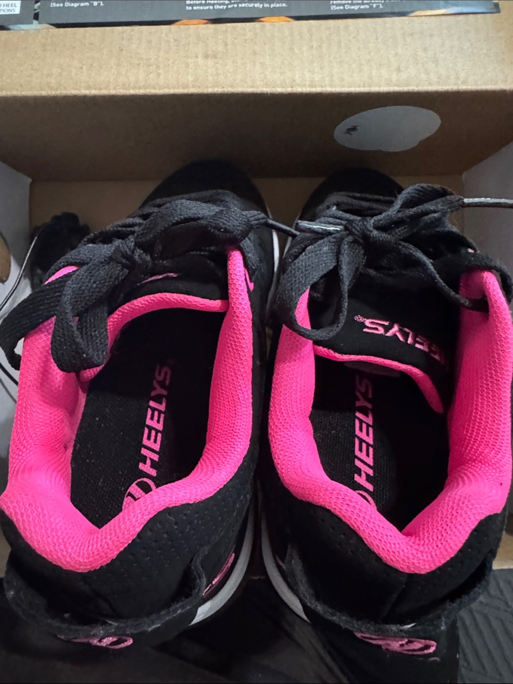 Girls Heelys Kids Black & Pink Low-Top Skate Sneaker - Picture 9 of 11